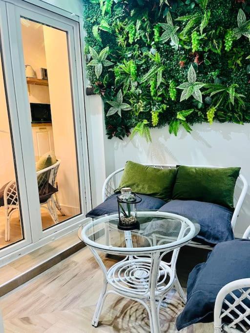 Apartamento New Luxurious Studio With Patio/Center Málaga Exterior foto