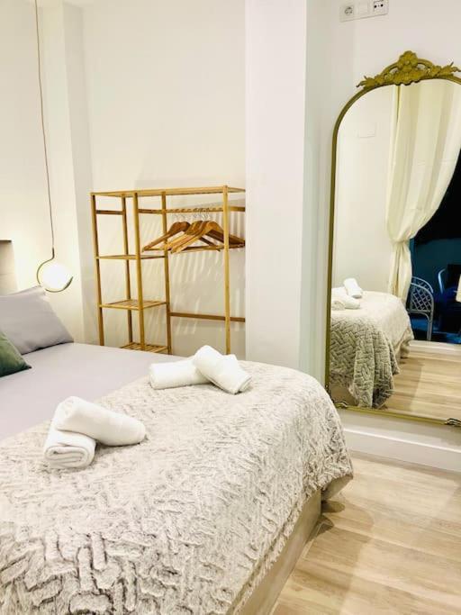 Apartamento New Luxurious Studio With Patio/Center Málaga Exterior foto