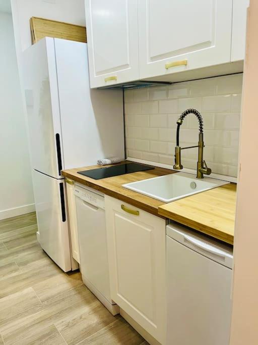 Apartamento New Luxurious Studio With Patio/Center Málaga Exterior foto