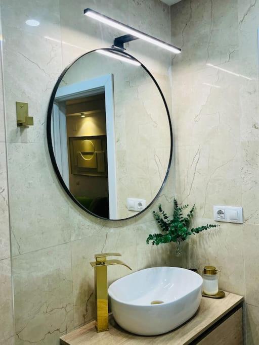 Apartamento New Luxurious Studio With Patio/Center Málaga Exterior foto
